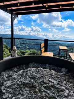 Cliffside Haven - 9