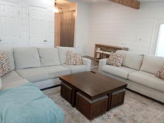 Tanglewood Estates 2 Private Cottage Sleeps 10 - Conroe - 6