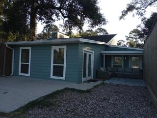 Tanglewood Estates 2 Private Cottage Sleeps 10 - Conroe - 5