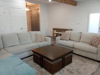 Tanglewood Estates 2 Private Cottage Sleeps 10 - Conroe - 3