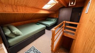 Crew Comfort-Home for Families, Work Crews & Groups - Sleeps 7, Fast WiFi & Driveway - near BRI & Forster Square - Bradford - 9