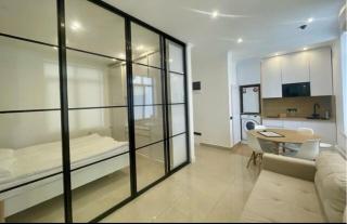 Orange Hotel - 2
