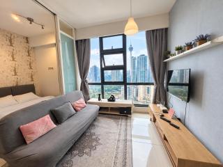 Infinity pool KL Tower View Bukit Bintang Netflix at Robertson - 3
