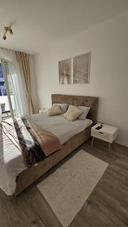 FLH - Coresi Velvet - Premium Stay near Coresi Mall - 4