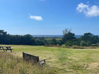Spacious 6 Bed Holiday Cottage w Sea Views - 5