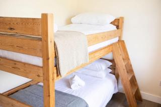 Spacious 6 Bed Holiday Cottage w Sea Views - 7