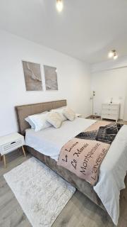 FLH - Coresi Velvet - Premium Stay near Coresi Mall - 7