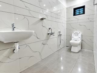 Aura Suites Rooms & Serviced Apartments Lulu Mall - 1