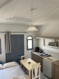 Leon Lux Santorini - 1