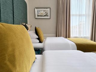 Hayes Hotel - 9