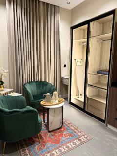 Luxury High-End Downtown Studio - 0