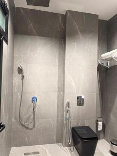 Luxury High-End Downtown Studio - 6