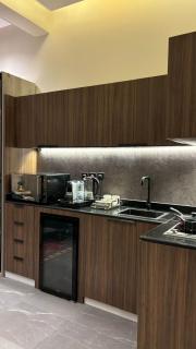 Luxury High-End Downtown Studio - 5