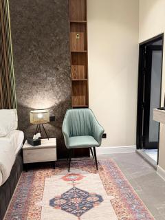 Luxury High-End Downtown Studio - 4