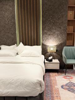 Luxury High-End Downtown Studio - 3