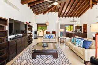 Luxury 4 Bedroom Villa • Private Pool • 5 Min to Palm Beach - Arashi Palm Villa by Bocobay - 5