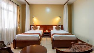 Hennessis Hotel - 1