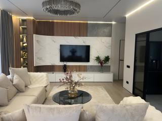 Luxury VIP Central Apartment - 8