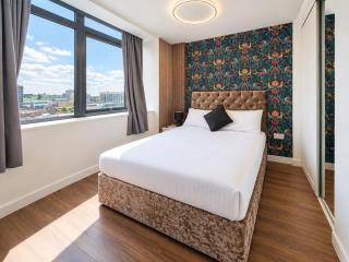Sidemersey Livings - 2 Bedroom Central Skyline Apartment with views and parking - 2