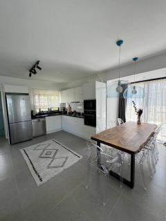 A luxurious seafront villa with a private pool - 5