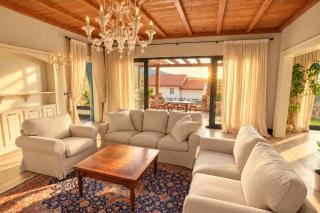 Casa Toscana Avala - Private Pool, Sauna & Tower View - 9