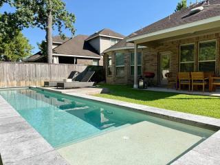 Private Pool & Spacious Living Creekside 4BR - 9