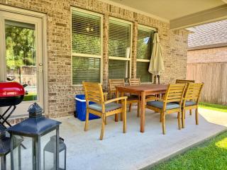 Private Pool & Spacious Living Creekside 4BR - 6