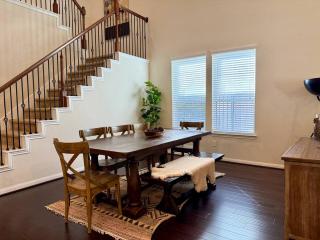 Private Pool & Spacious Living Creekside 4BR - 4