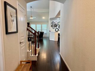 Private Pool & Spacious Living Creekside 4BR - 2