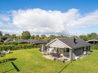Holiday Home Rəzvan - from the sea by Interhome - 0