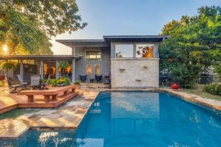 Private Pool Retreat near Airport & Pearl - 5