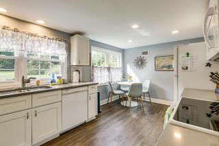Hampton 'Quiet Corner Cottage' w/ Fireplace & Yard -  - 8