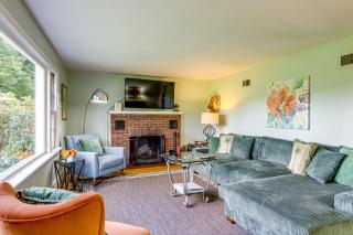 Hampton 'Quiet Corner Cottage' w/ Fireplace & Yard -  - 5