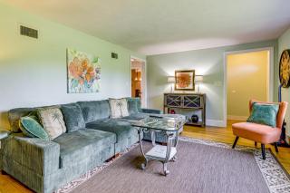 Hampton 'Quiet Corner Cottage' w/ Fireplace & Yard -  - 4