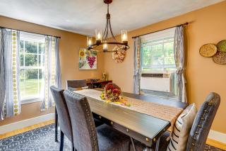 Hampton 'Quiet Corner Cottage' w/ Fireplace & Yard -  - 3