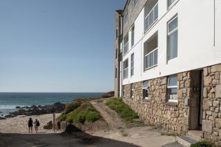 3 St Nicholas Court - 1