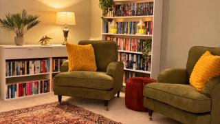 Bosun's Call - Central Dartmouth - 2 Bed homely Apartment with Self Check In - Pet Friendly - Fast WiFi & Workspace - Over 1000 books - Perfect location in the middle of the old town but tucked away nice and quiet - perfect location - 8