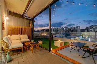 Entire Home, Private Rooftop, Elevator, Free Parking, Convenience Store 2 min, Supermarket 4 min, Daiso 8 min - 9