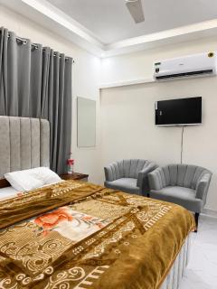 Lavish Guest Line - 5
