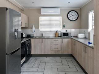 La Rochelle Cottage - 2