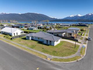Fiordland Getaway - Te Anau Holiday Home - 9