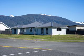 Fiordland Getaway - Te Anau Holiday Home - 6