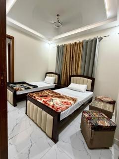 Lavish Guest Line - 1