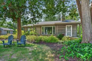 Collings Log House by Simple Life Rentals - 0