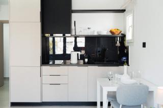 Modern Central Studio 2 Walk to Beach, Shops & Dining by Cyprus Horizons - 4