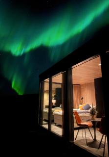 The Mirror Suite - Private Sauna & Hot Tub - 1