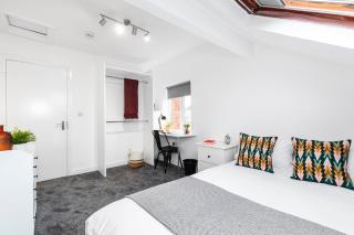 Luxurious Flat in Leeds | Private Parking - 1
