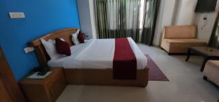 Hotel Alps - 0