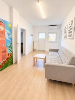 Sunny 2BR Apartment - 2nd Floor - Private Indoor Parking - 6