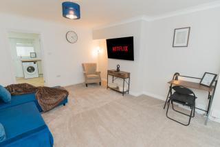 Free parking spacious newly renovated property - 7